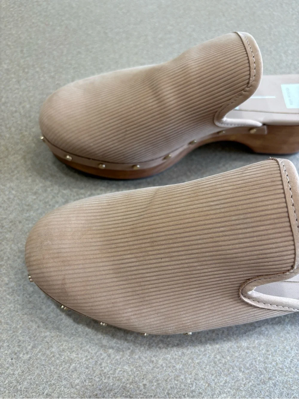 Dolce Vita Closen Tan Textured Clogs - Picture 3 of 7
